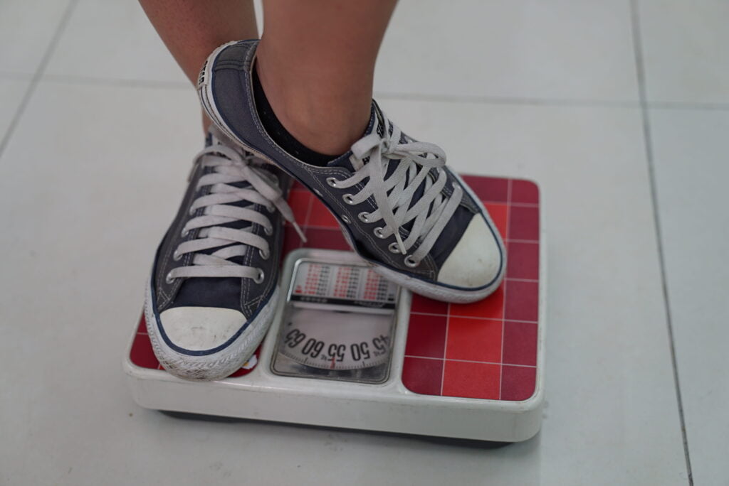 weighing machine, sneakers, weight, weight management, low section